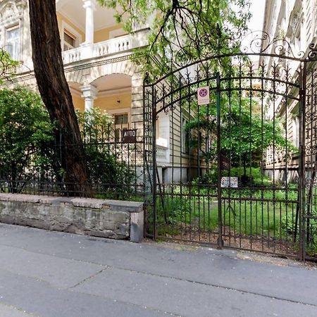 Heroes Square & City Park Thermals Apartment Budapest Bagian luar foto