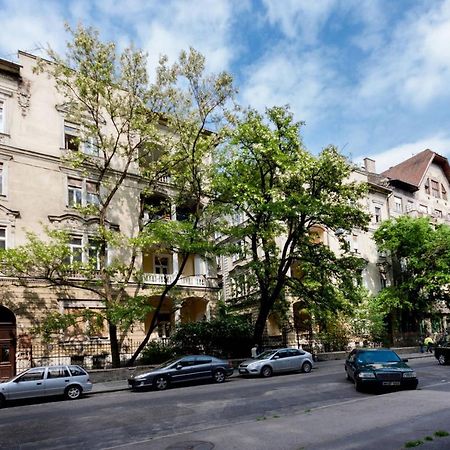 Heroes Square & City Park Thermals Apartment Budapest Bagian luar foto