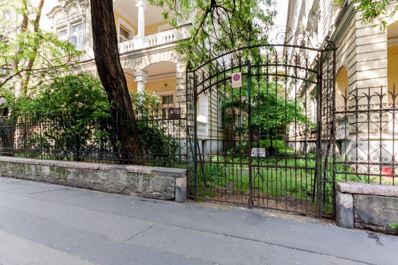 Heroes Square & City Park Thermals Apartment Budapest Bagian luar foto