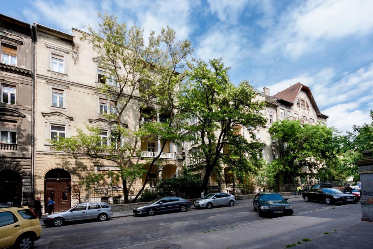 Heroes Square & City Park Thermals Apartment Budapest Bagian luar foto